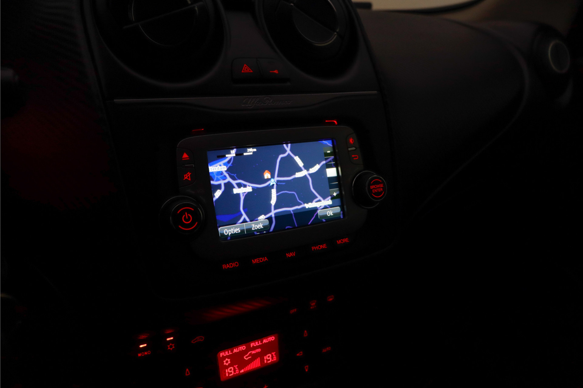 45371935-17.jpg