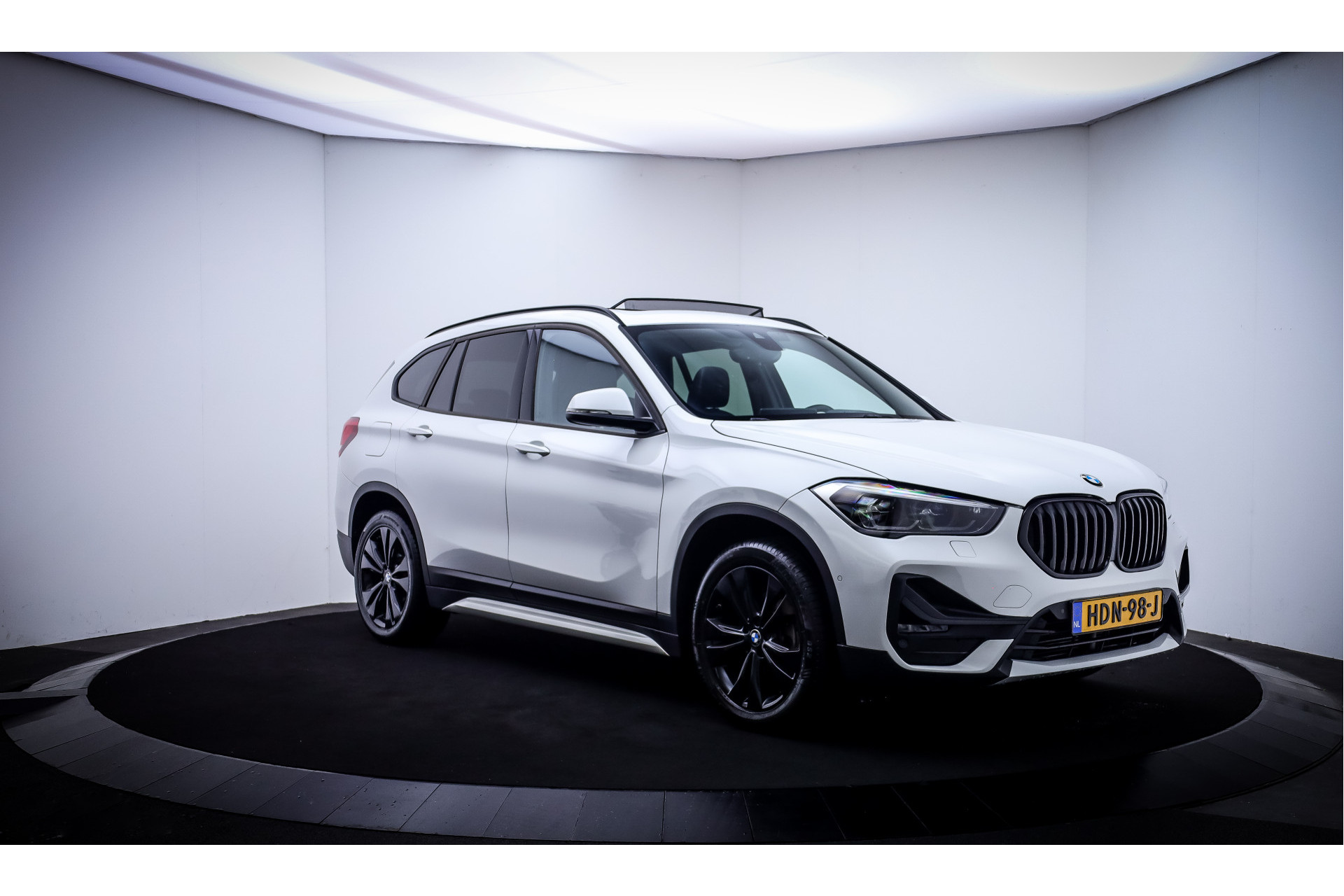 47016944-2.jpg