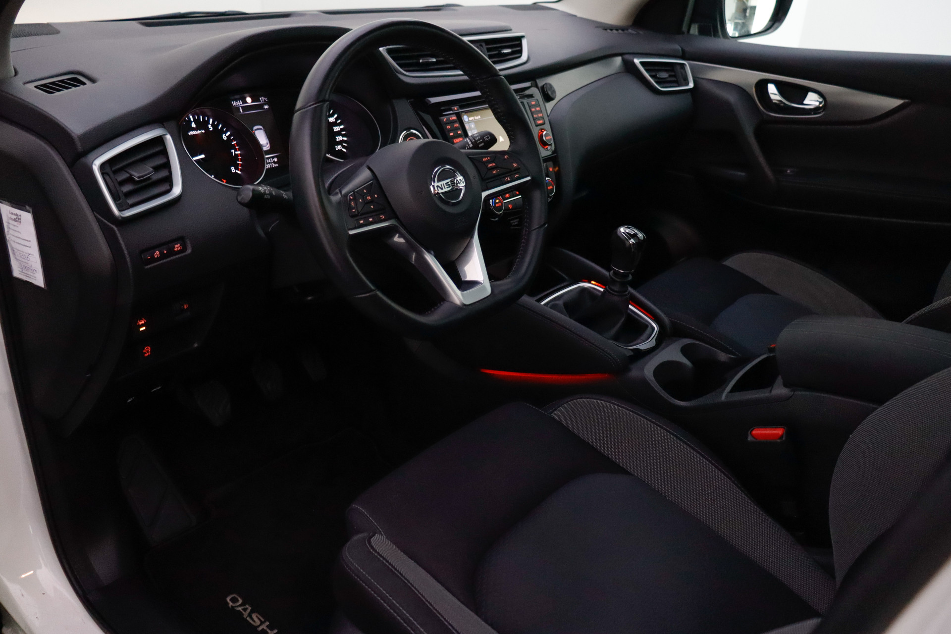 47017732-14.jpg