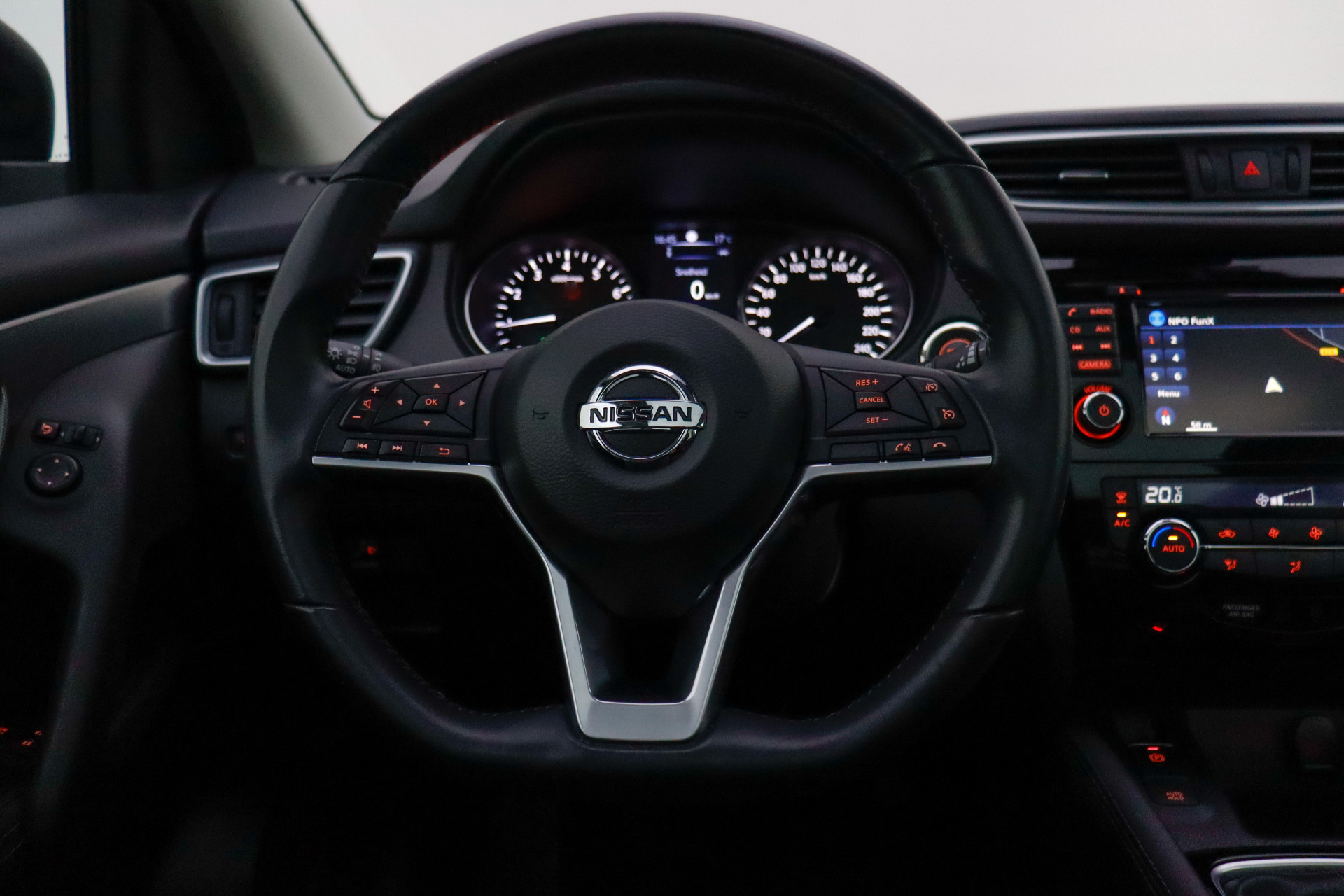 47017732-16.jpg