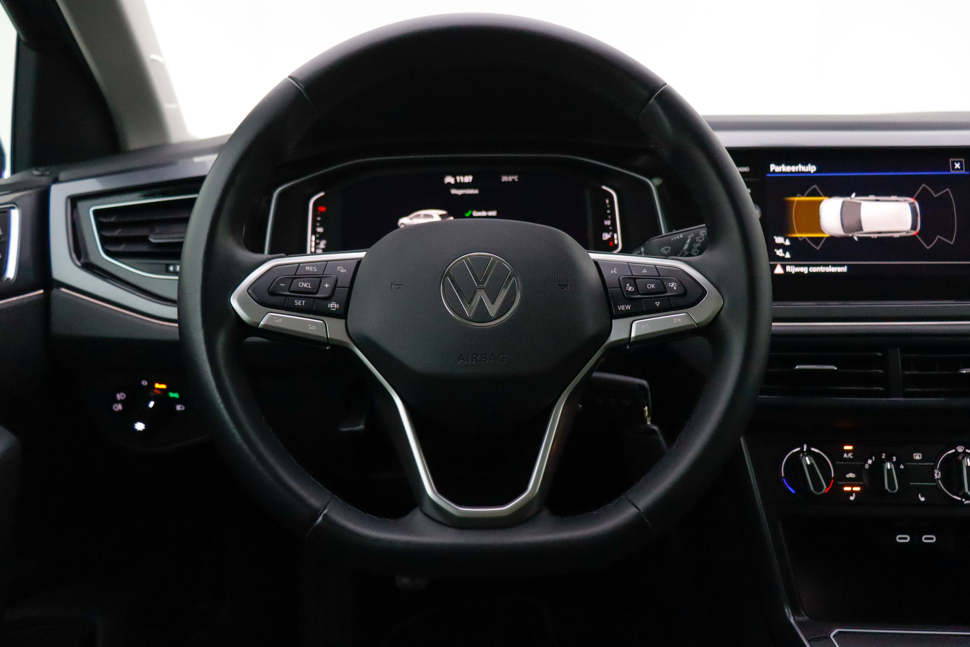 47457090-18.jpg