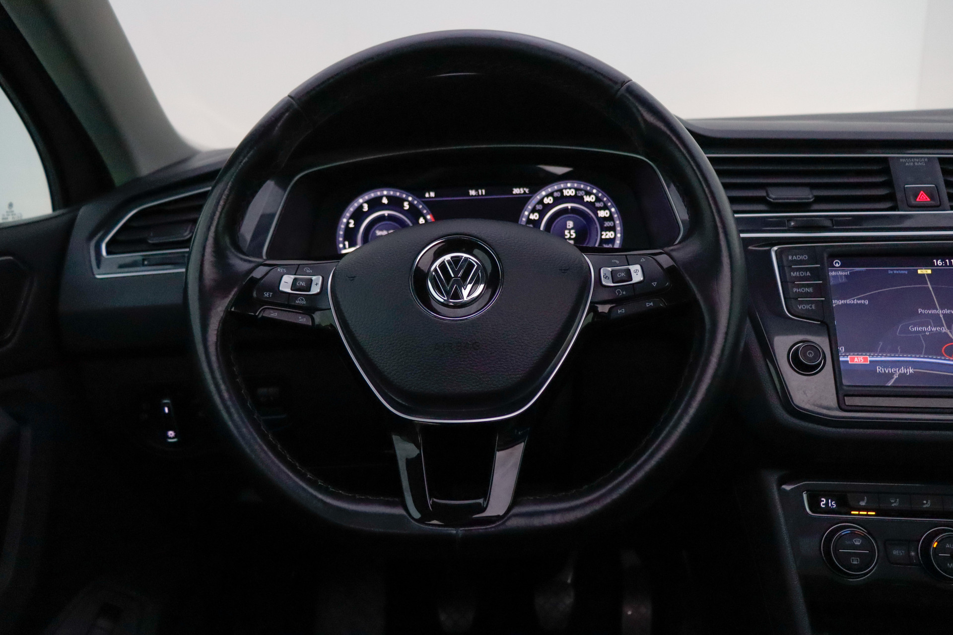 47560808-17.jpg