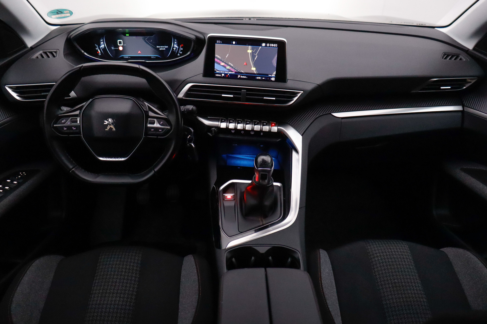 48157167-16.jpg