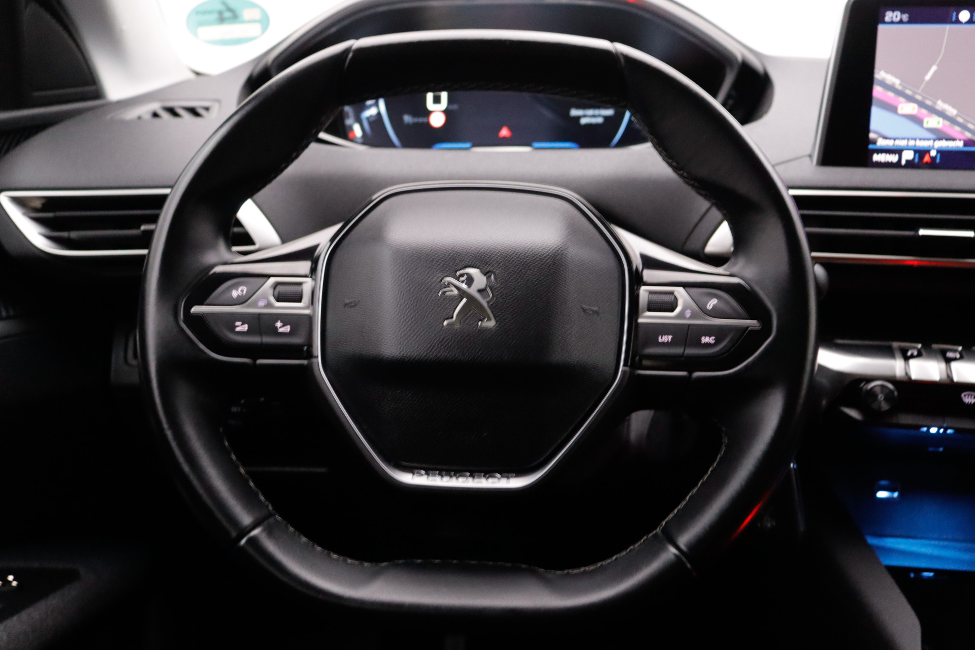 48157167-17.jpg