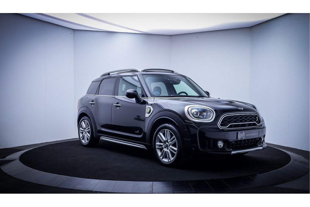52745709-2.jpg