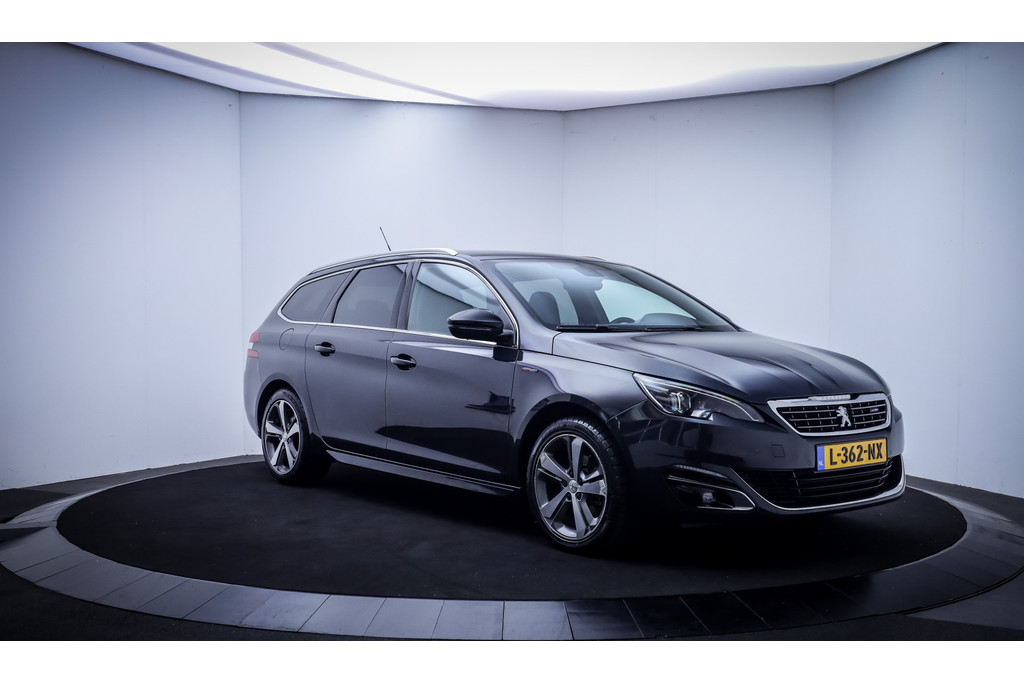 52746198-2.jpg
