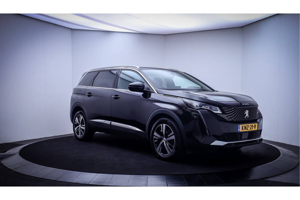 54276184-2.jpg