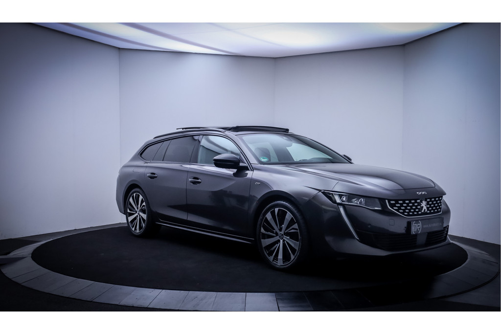 56100709-2.jpg