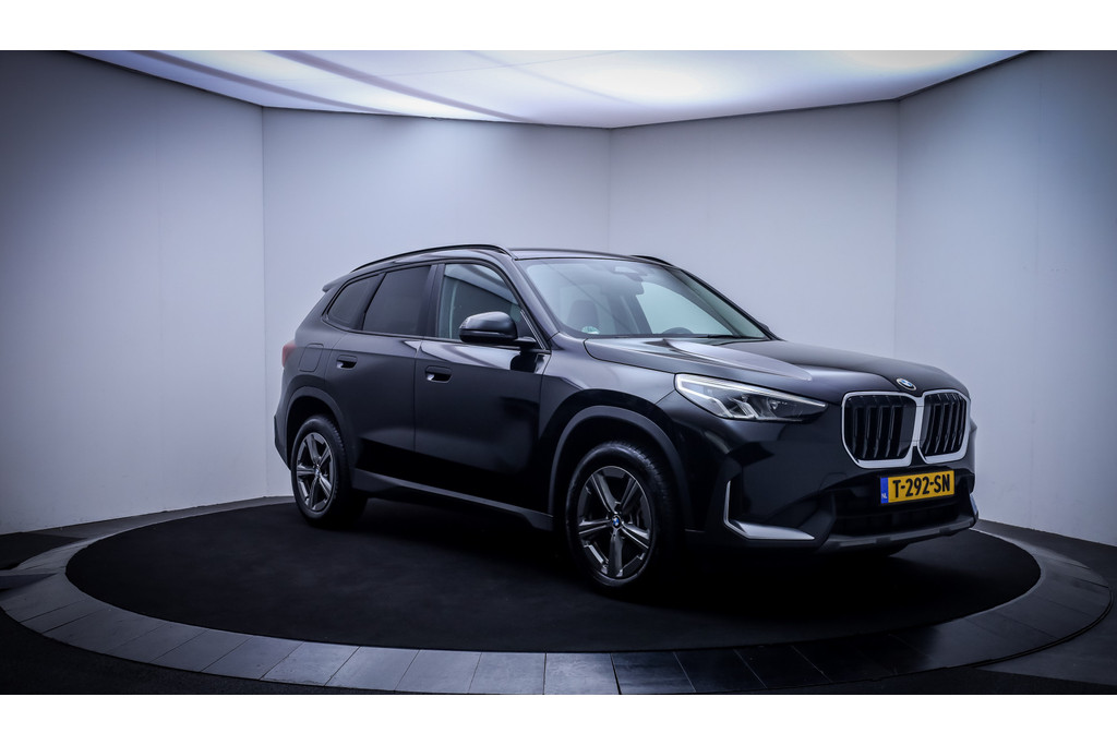 56589669-2.jpg