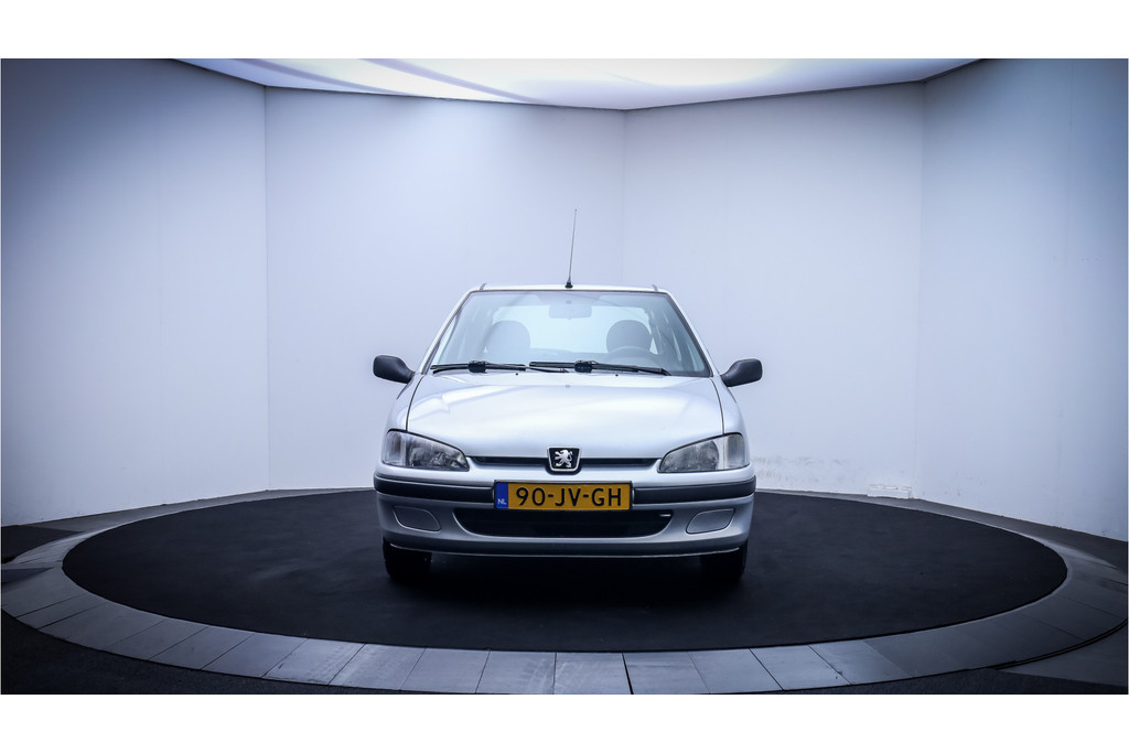 57206133-1.jpg